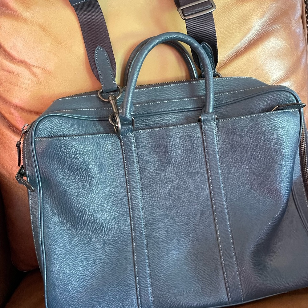 Gorgeous Coach Metropolitan Double Zip Business Case in pebble leather. - Picture 3 of 15